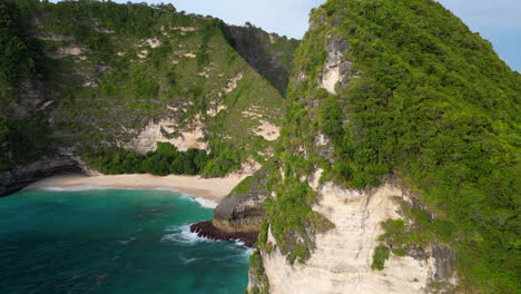 Limestone-Cliff-Close-Up-Tracking-Right-To-Left-In-Nusa-Penida-Indonesia