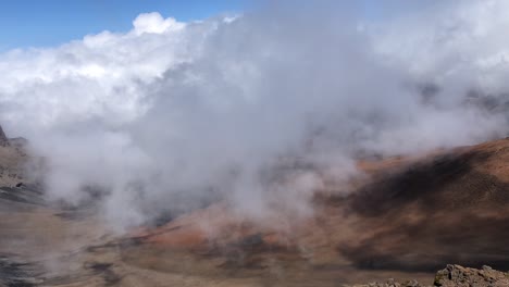 Time-lapse-of-clouds-gracefully-enveloping-Haleakala-crater