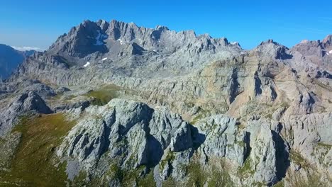 Picos-Symphony:-Aerial-ode-to-rugged-beauty,-where-peaks-touch-the-sky