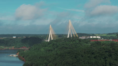 Vista-Cercana-Del-Puente-De-Integración-En-Foz-Do-Iguaçu