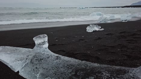 4K-60FPS-of-Diamod-beach,-A-famous-beach-that-iceberg-has-melting-to-the-see-and-look-like-diamond-on-the-beach
