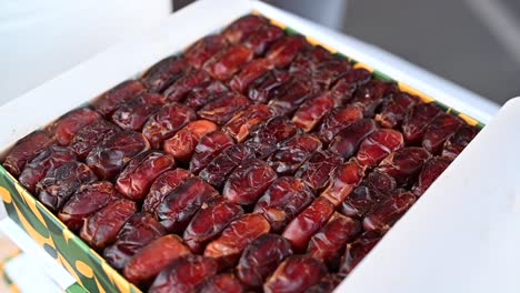 Emirati-'Fard'-dates-are-elegantly-packed-in-a-gift-box-at-a-local-dates-shop