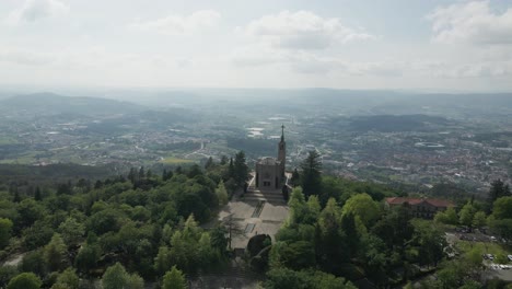 Penha-Heiligtum-über-Guimarães,-Portugal-Ansicht---Luftaufnahme