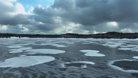 Gefrorene-Oberfläche-Des-Sees-In-Der-Nähe-Des-Lake-Michigan