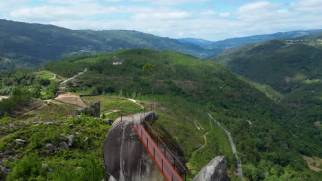 Ponte-de-Fafião,-Montalegre,-Sightseeing-over-Gerês-national-park-in-northern-portugal,-aerial-shot