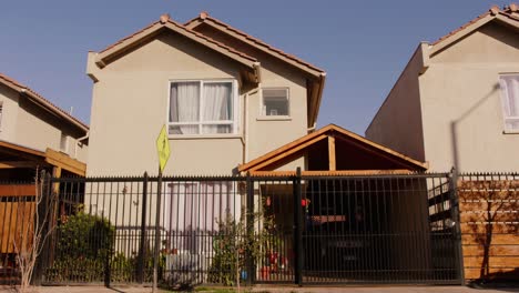 Typisches-Chilenisches-Vorstadthaus-In-Santiago-De-Chile