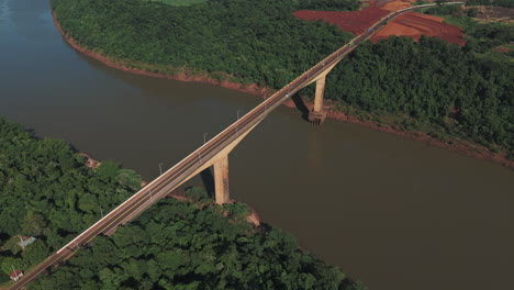 Bird's-eye-view-of-the-Tancredo-Neves-Bridge-connecting-Brazil-and-Argentina,-spanning-Foz-do-Iguaçu-and-Puerto-Iguaz?