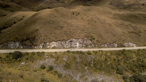 Drone-Sobre-El-Parque-Nacional-Cuenca:-Viaje-Visual-Ecuatoriano