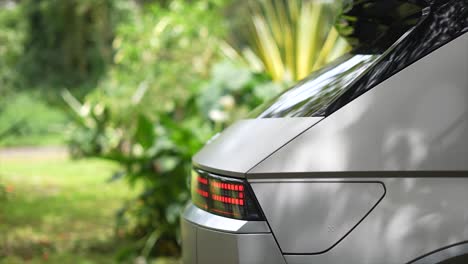 automotive-rear-bumper,-hyundai-ioniq-5,-auto-electrico-moderno,-sustainable-energy,-green-energy