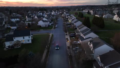 Sonnenuntergang-über-Der-Amerikanischen-Nachbarschaft