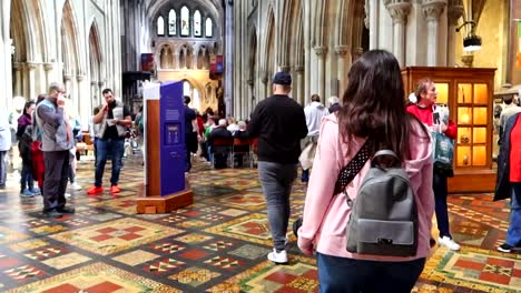 Tourist-surrounded-by-people-walking-inside-the-majestic-St