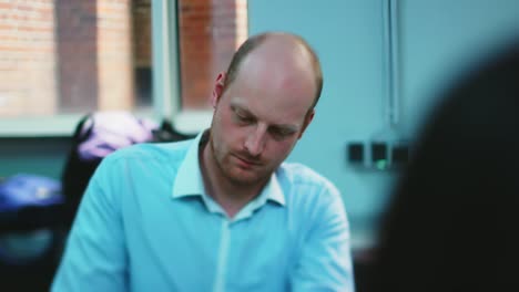 Close-up-of-white-caucasian-balding-man-concentrating-in-office-freeness