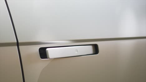car-door,-green-energy,-hyundai-ioniq-5,-auto-electrico-moderno,-sustainable-energy