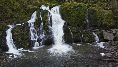 Waterfall-flowing-through-moss-rocks-in-the-pacific-northwest