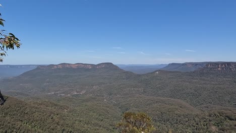 Pan-left-clip-of-the-Blue-Mountains-and-the-valley-below-from-secnic-lookout