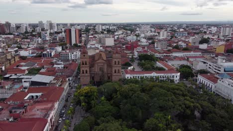 Aerial:-Santa-Cruz-Basilica-and-Sept-24-Square-in-large-Bolivian-city