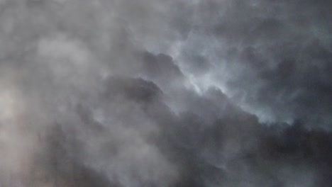 Oscuras-Y-Siniestras-Nubes-De-Tormenta-Grises-4k