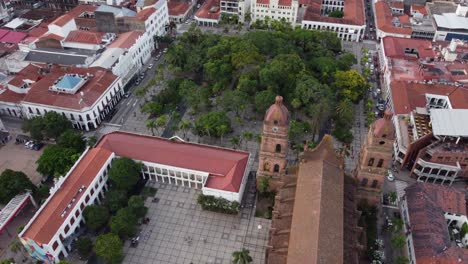 Die-Katholische-Basilika-Santa-Cruz-Steht-Vor-Dem-Platz-Des-24.-September-In-Bolivien
