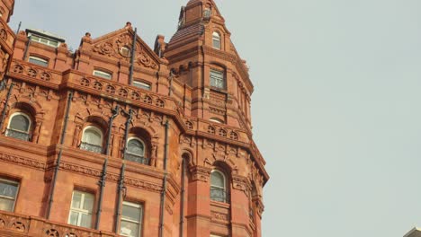 Außenfassade-Und-Fenster-Des-Midland-Hotels-In-Manchester,-England,-Vereinigtes-Königreich