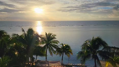 Sonnenaufgang-An-Der-Karibikküste