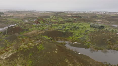 Vista-Aérea-De-Los-Cráteres-Raudholar,-Las-Colinas-Rojas,-Formaciones-Geológicas-De-Rocas-Volcánicas,-Cerca-De-Reykjavik,-En-Islandia