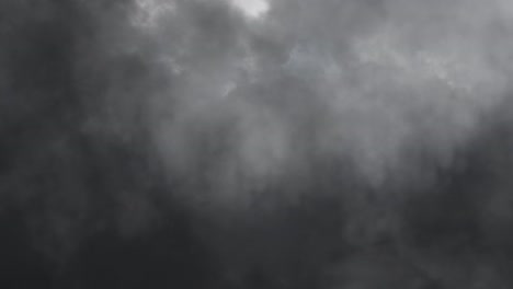 Hintergrund-Des-Fliegens-Durch-Gewitterwolken