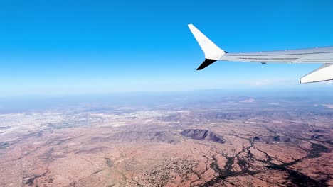 Aufnahme-Der-Sonora-Wüste-Aus-Dem-Fensterflugzeug