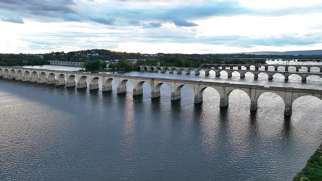 Susquehanna-River-with-arch-bridges-in-Harrisburg,-Pennsylvania