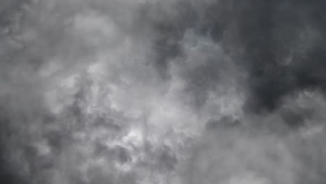 Gewitterwolken-Am-Dunklen-Himmel-4k