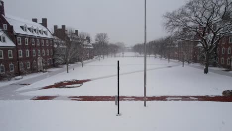 Universidad-De-Delaware-Drone-Día-De-Nieve-Campus-Sobrevuelo-Fuerte-Caída-De-Nieve-Newark