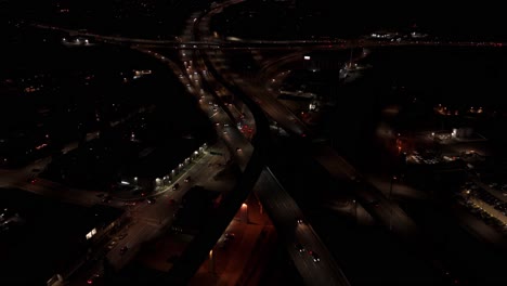 Drohnenflug-Der-Innenstadt-Von-Calgary-Bei-Nacht