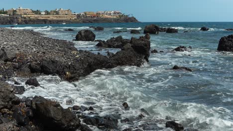 Playa-De-Roca-Negra-Volcánica-En-Las-Galletas,-Tenerife,-Islas-Canarias