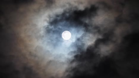 Luna-Llena-Nubes-Noche-Timelapse