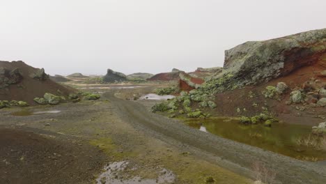 Vista-Aérea-De-Los-Cráteres-Raudholar,-Las-Colinas-Rojas,-Formaciones-Geológicas-De-Terreno-Volcánico,-Islandia