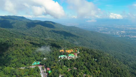 Panoramic-Drone-View-of-the-Buddhist-Temple-Wat-Phra-That-Doi-Suthep-Temple-in-Chiang-Mai,-Thailand
