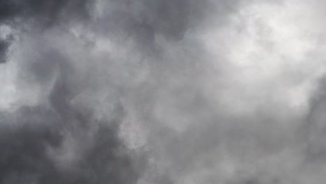 Cumulonimbuswolken,-Begleitet-Von-Gewittern