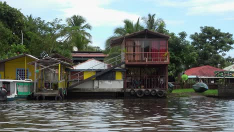 Simple-accommodation-built-on-the-banks-of-a-river