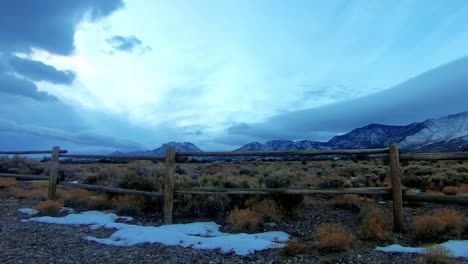 El-Tiempo-De-Invierno-Cae-Bajo-Nubes-Azules-Y-Grises-En-El-Paisaje-Del-Suroeste