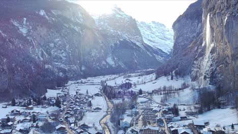 Moving-Over-Snowy-Valley-and-Village-|-Lauterbrunnen-Switzerland,-Swiss-Valley-in-Alps-Drone,-Europe,-4K