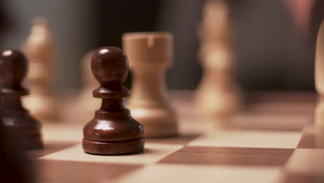 Detail-Der-Schachfiguren-Während-Eines-Spiels