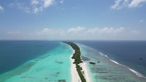 Sky-blue-island-lagoon-and-tropical-beach-Paradise-in-Dhigurah,-Maldives