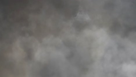 Nubes-De-Tormenta-Relámpago-En-El-Fondo-Del-Cielo-Oscuro