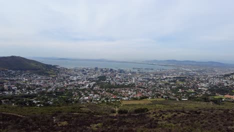 Panoramic-View-Of-A-City-From-The-Table-Mountain-Viewpoint-In-Cape-Town,-South-Africa