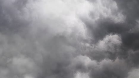 Hintergrund-Von-Gewitter-Und-Dunklen-Wolken-Am-Himmel