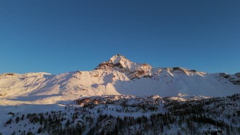 Dolomiten-Verschneite-Berge-An-Einem-Sonnigen-Tag,-Italien