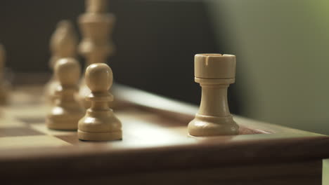 Bewegung-Der-Turmfigur-Während-Einer-Professionellen-Schachpartie