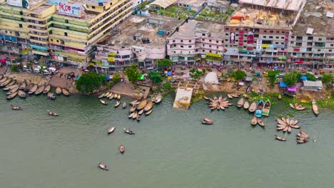 Aerial-view-of-domestic-transport-of-wooden-boats-used-for-fishing-and-passengers-in-Dhaka,-Bangladesh