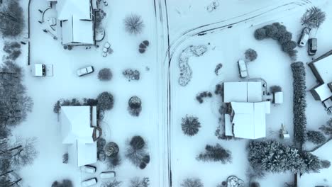 Birds-eye-view-of-a-snow-covered-American-neighborhood