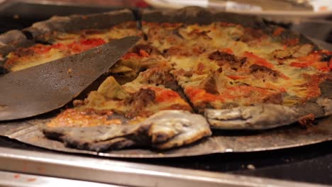 Nahaufnahme-Einer-Italienischen,-Dann-Leckeren-Pizza-Auf-Dem-MSC-Kreuzfahrtschiff