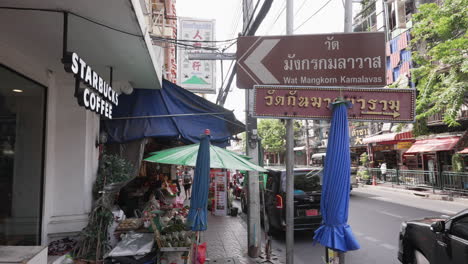 Tráfico-En-El-Centro-De-Chinatown-En-Bangkok,-Tailandia